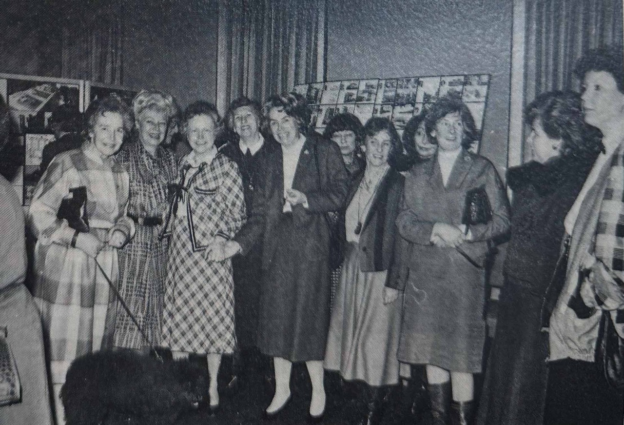 Eva Mang-Frimmel im Kreise der Ziviltechnikerinnen, 1986, aus: Konstruktiv 15, Nr. 128, März 1986, Architekturzentrum Wien, Sammlung